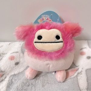 Caparinne Pink Bigfoot 3.5” Squishmallow Clip New with tag Pink Yeti